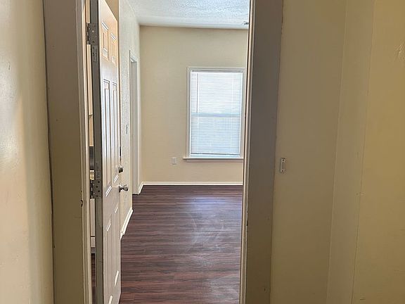 2nd image of 1407 26th St #8