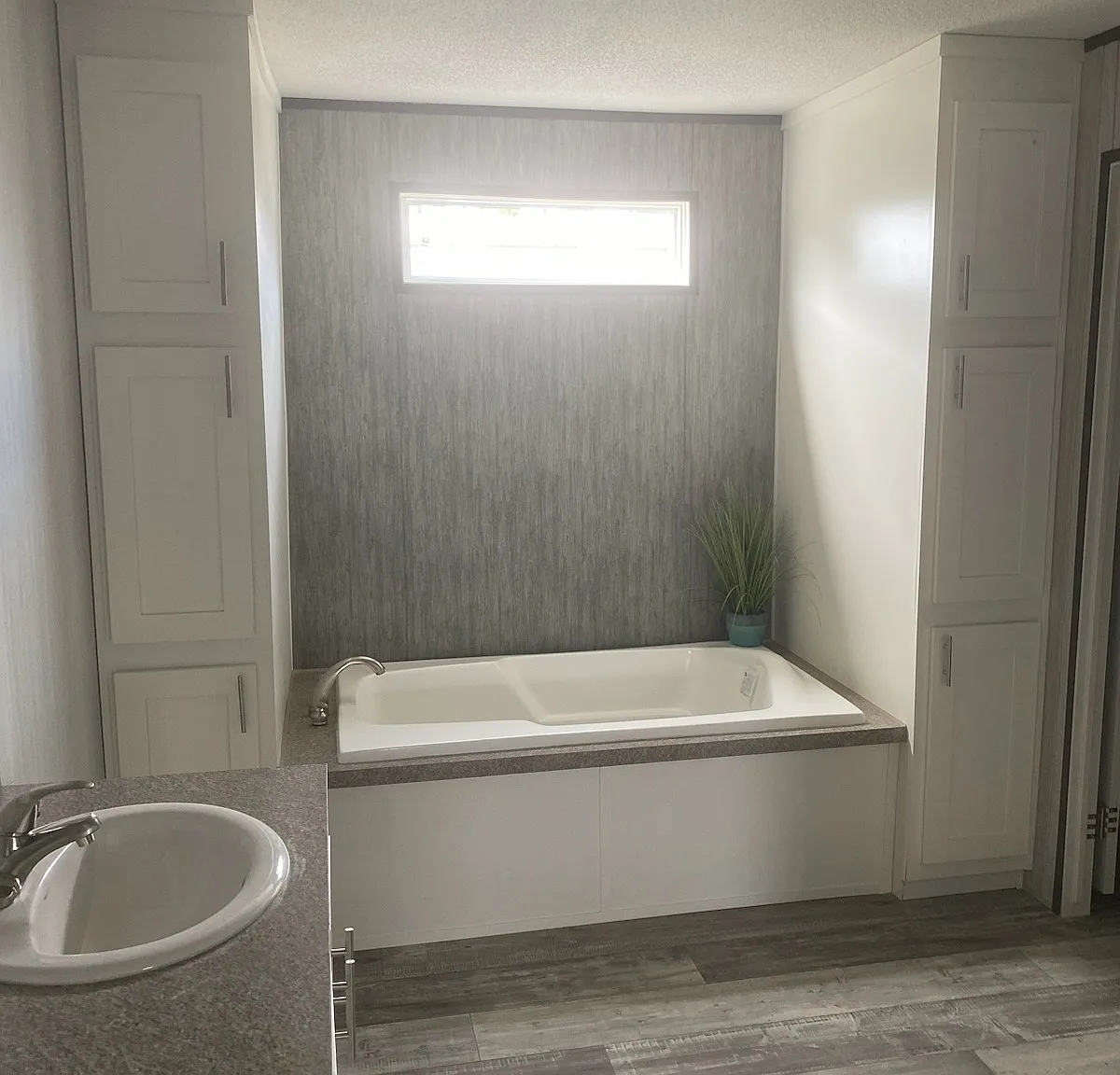 4 bed, 10000 sqft, $950 — Photo 3
