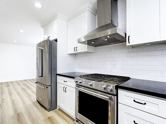 5th image of 641 Joann St