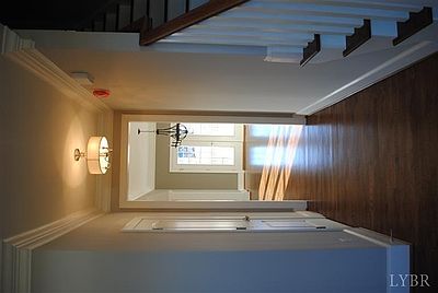 4th image of 203 Two Creek Dr
