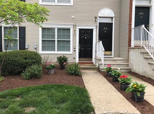 103 Lansdowne Ct #33, Pennington, NJ 08534