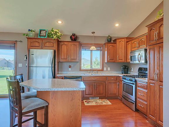 4th image of 422 Jasmine Ln