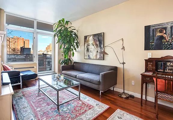 3rd image of 161 E 110th St APT 5D