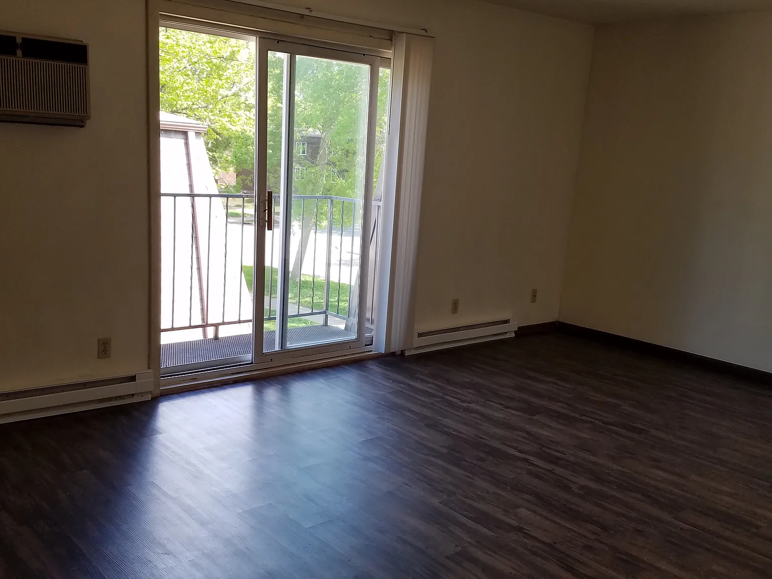 2 bed, $880 — Photo 2