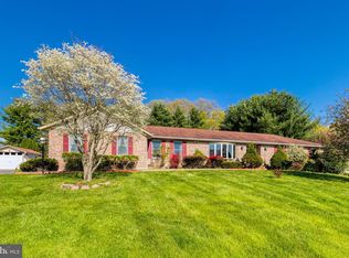 1227 Canterbury Dr, Sykesville, MD 21784