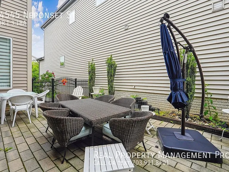 44545 Neponset St — Photo 10