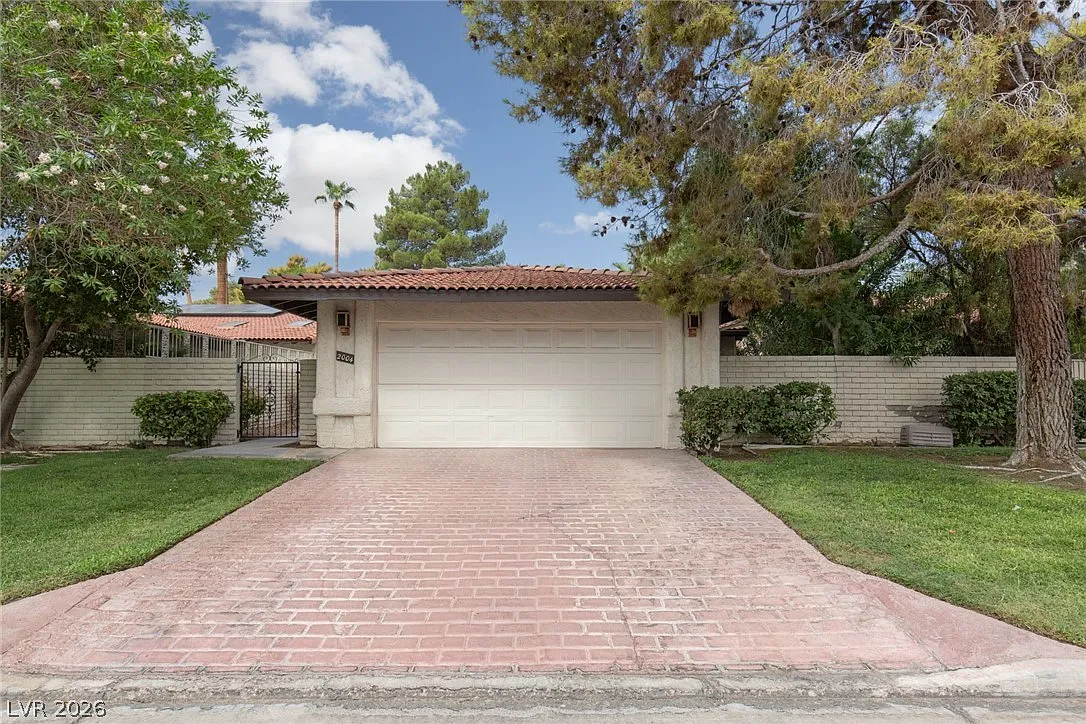 3 bed, 2.0 bath, 1698 sqft, $2,499 — Photo 2