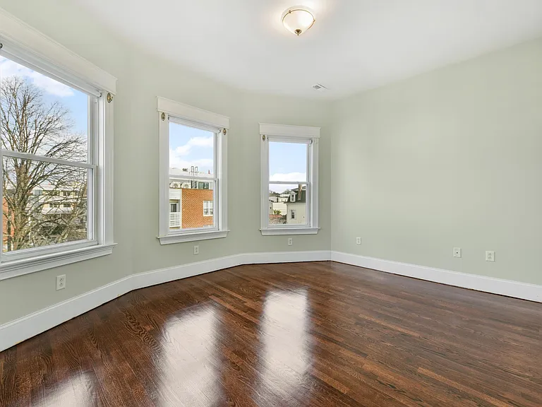 629 E 6th St #3 — Photo 16