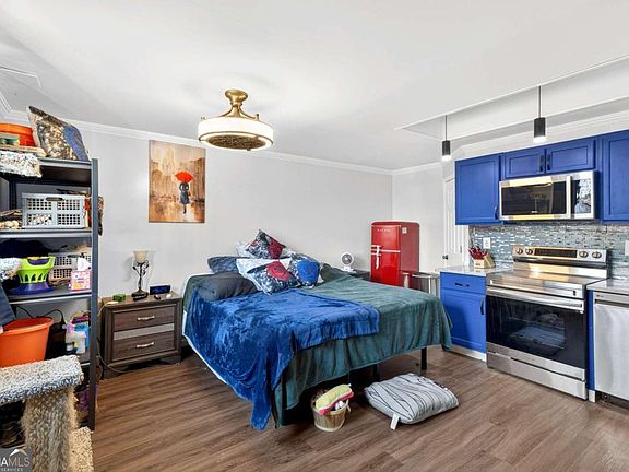 4th image of 3939 Park Rd