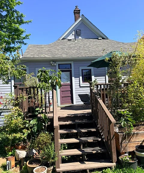 236 NE Thompson St — Photo 13