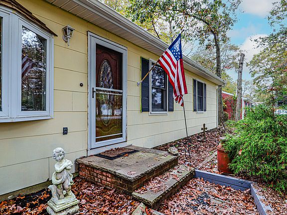 3rd image of 726 Lake Barnegat Drive N