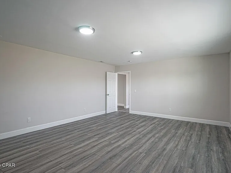 410 S Star Ave — Photo 10