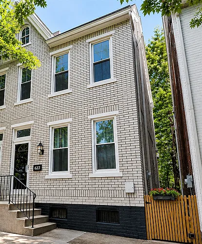 633 Center St Photo 1