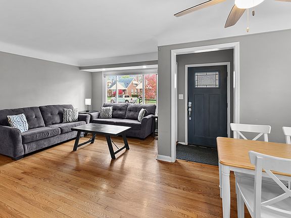 4th image of 24756 Woodcroft Dr