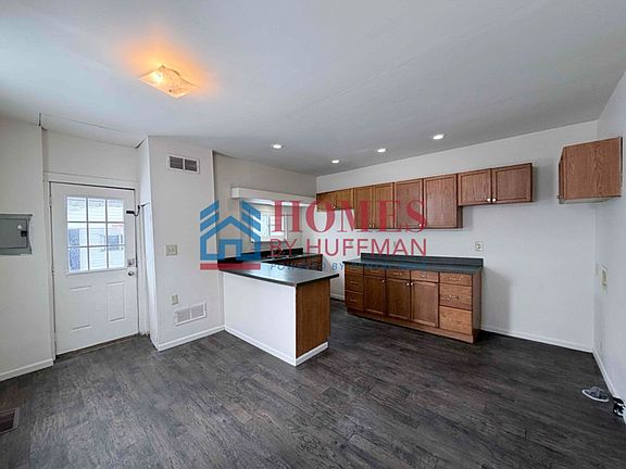 5th image of 1304 Oakley St