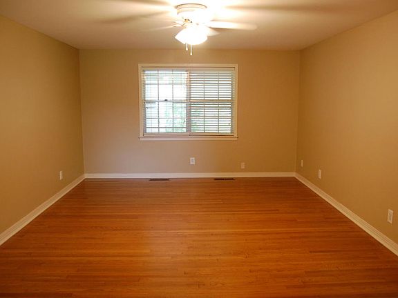 3rd image of 647 Sparksford Dr