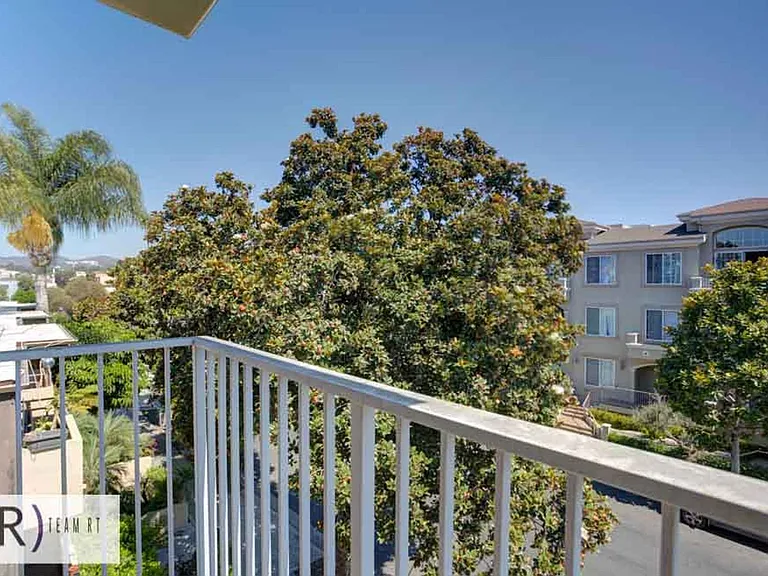 1737 Colby Ave #201 — Photo 2