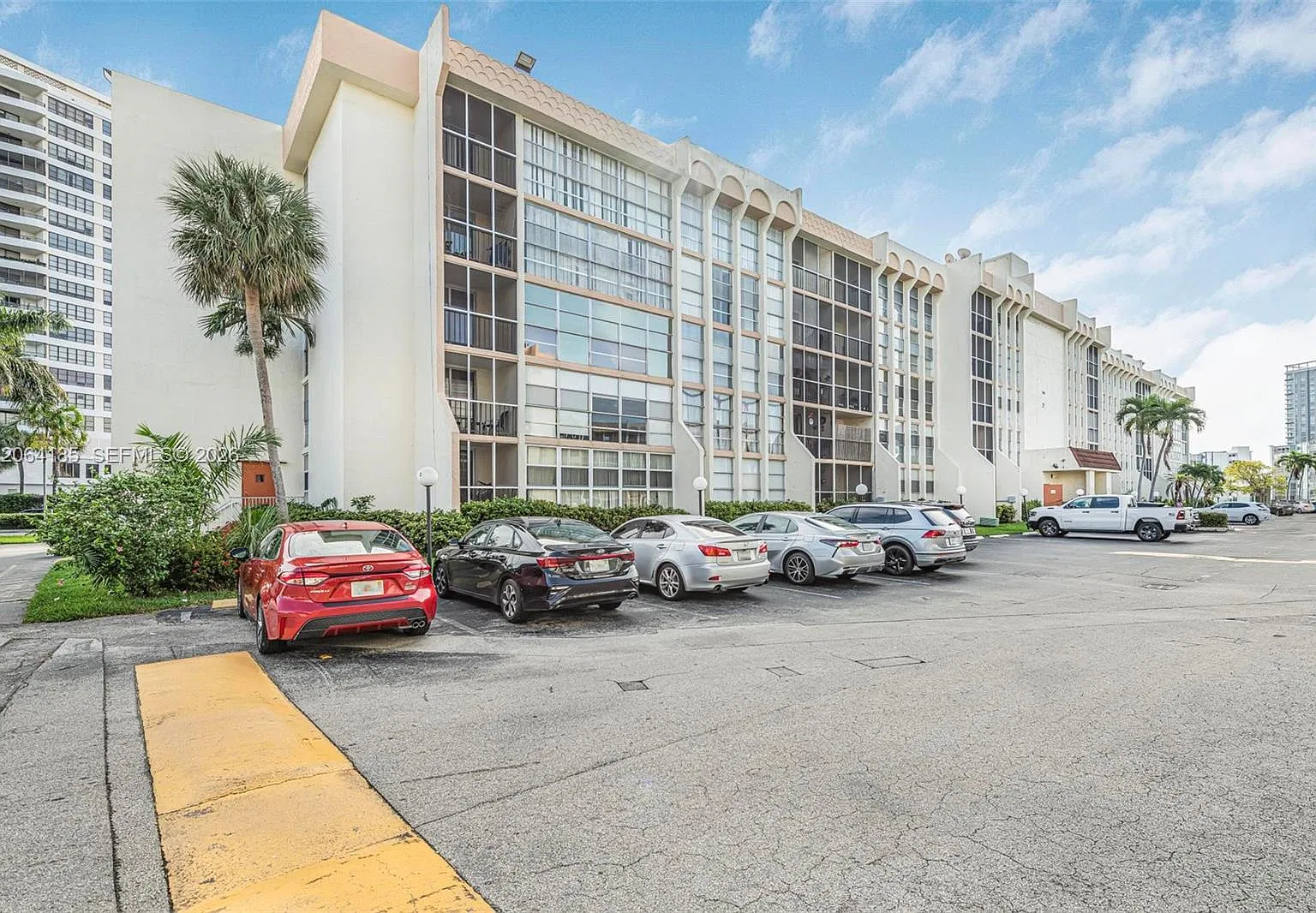 Desoto Park Condo — Photo 1