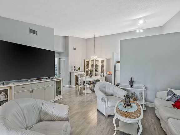 5th image of 6544 Chasewood Drive #H
