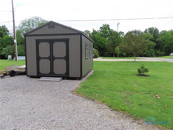 3rd image of 727 Lois Clarke Ln