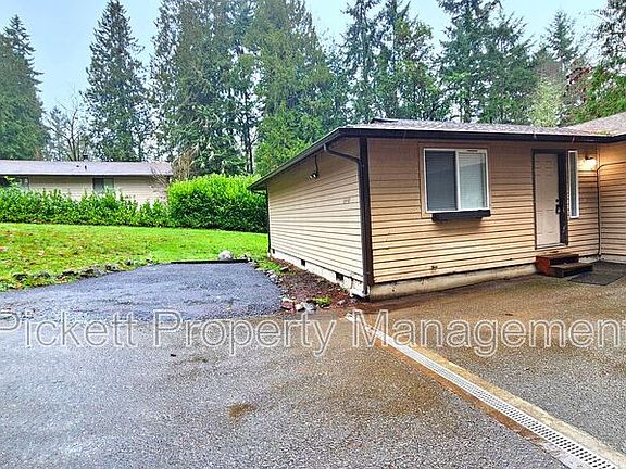 4th image of 6449 Lewis Dr NE