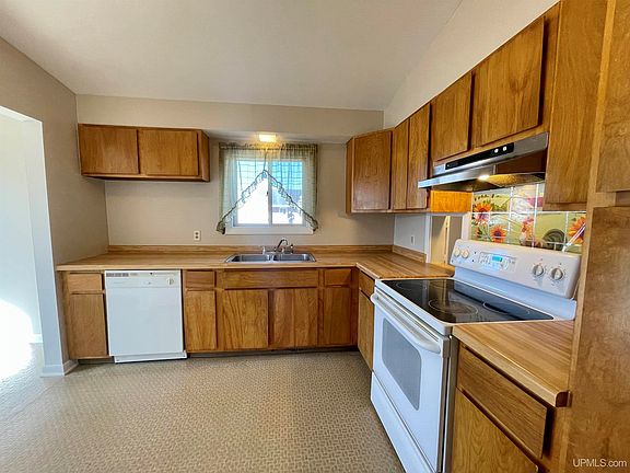 3rd image of 112 Lancer St #114