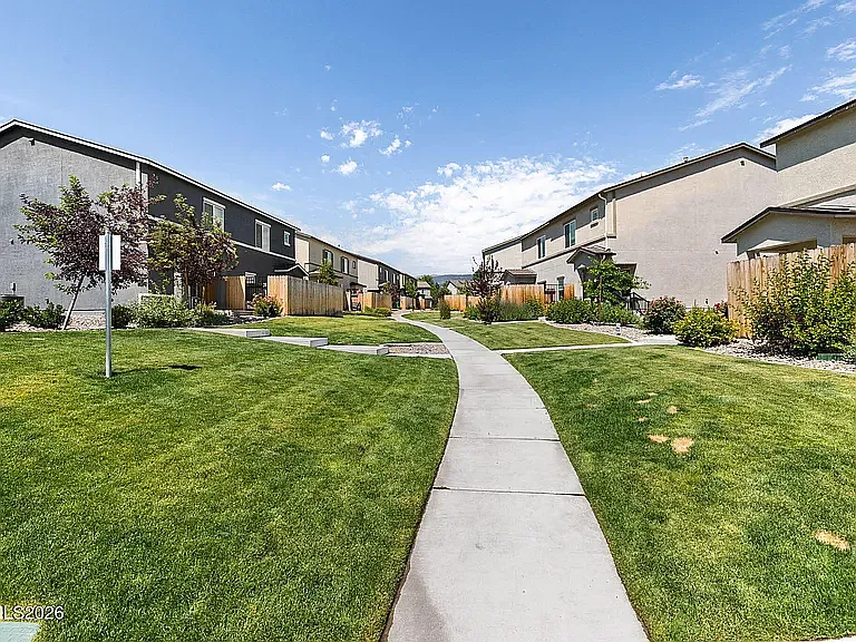 3 bed, 2.5 bath, 1409 sqft, $3,095 — Photo 4