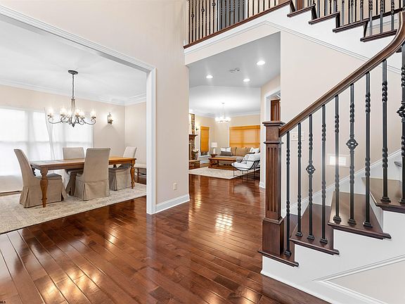 4th image of 5 Berkshire Dr