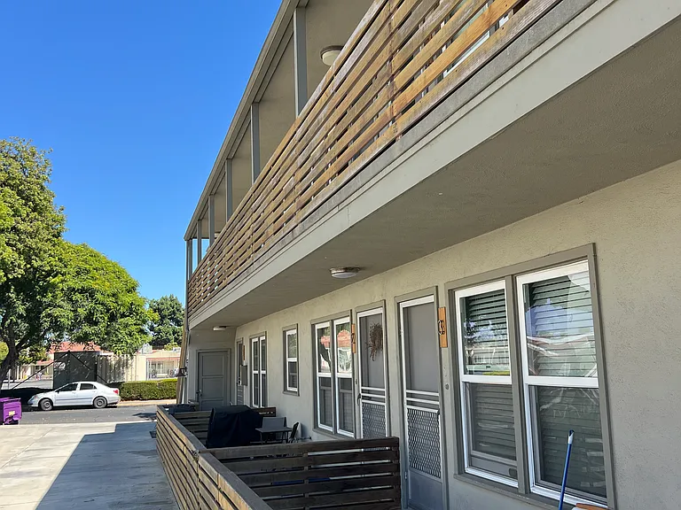 379 Termino Ave #5 — Photo 2