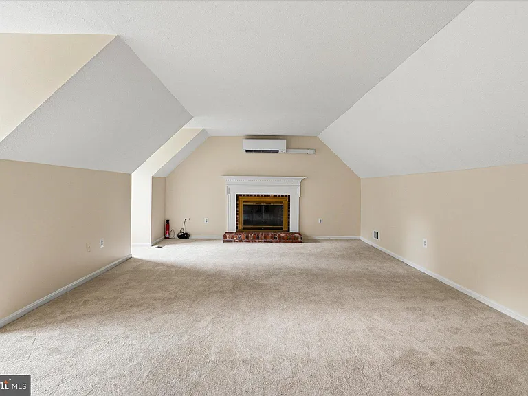 9708 Locust Hill Dr — Photo 26