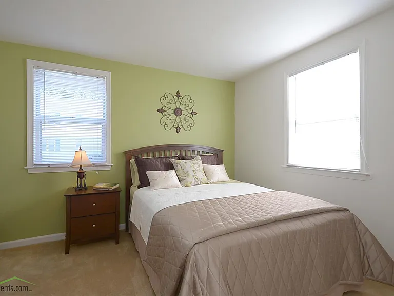 Sterling Oaks Apartments — Photo 6