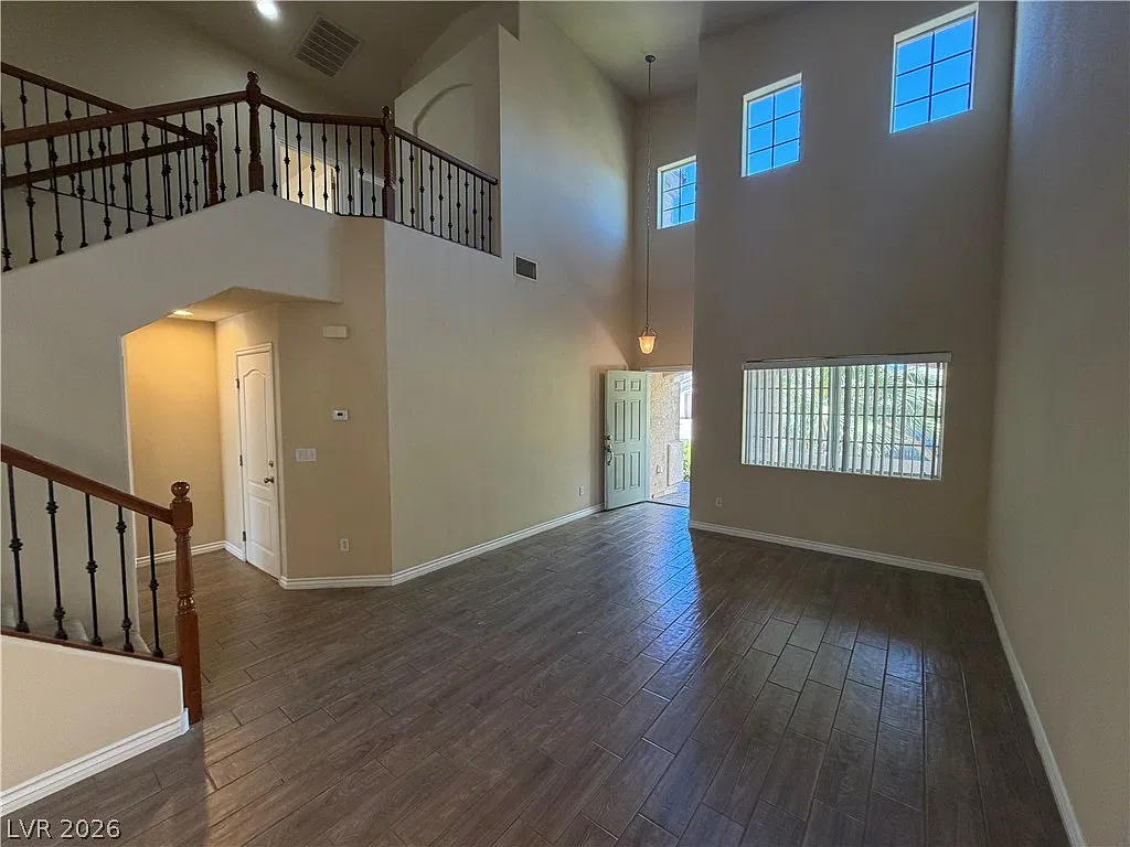 3 bed, 2.5 bath, 2267 sqft, $2,100 — Photo 4