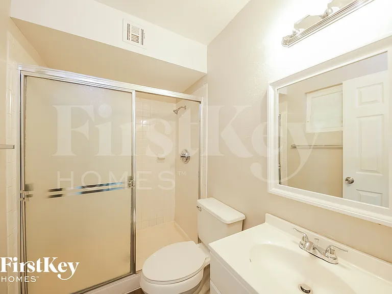 1419 W Ross Ave — Photo 11