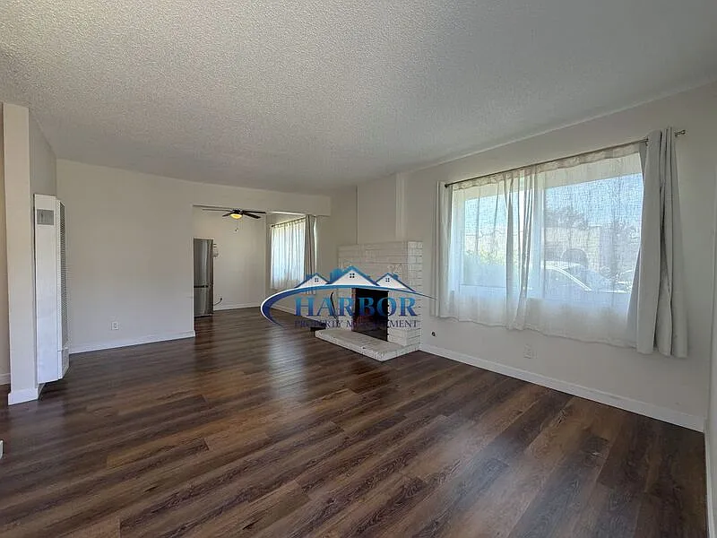 2 bed, 1.0 bath, $2,250 — Photo 2