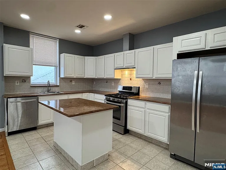 610 Devon St — Photo 14