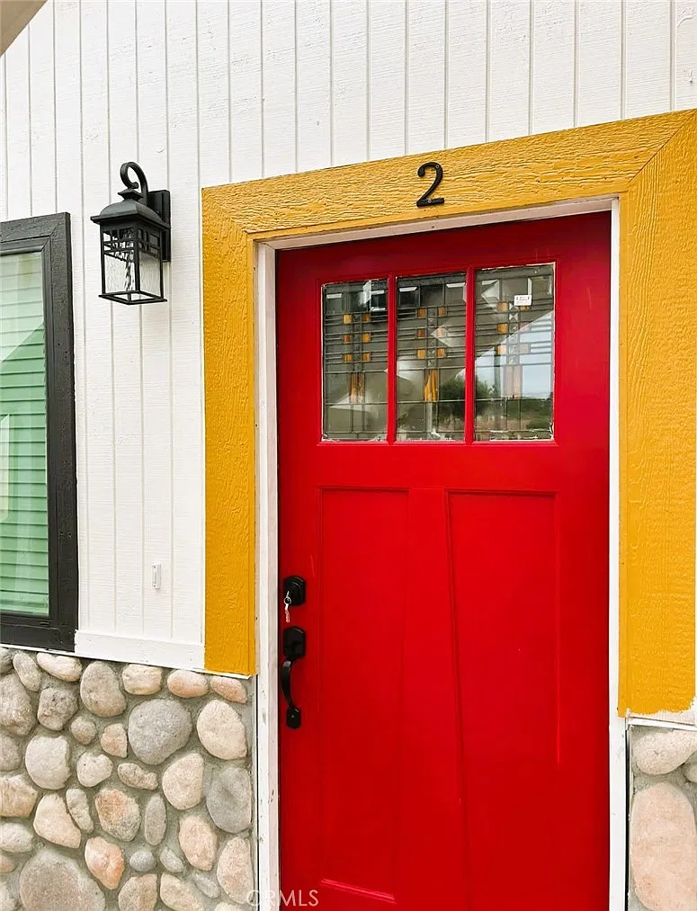 2 bed, 850 sqft, $2,300 — Photo 2