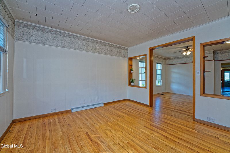 4th image of 12 Crockett Avenue