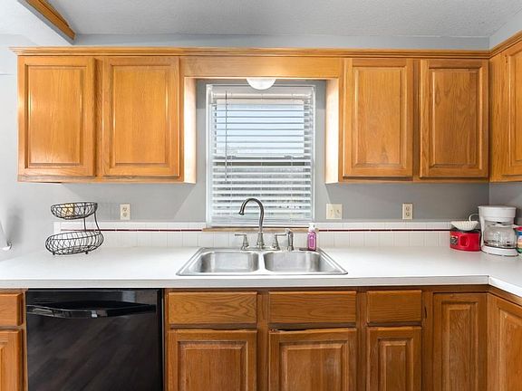 3rd image of 211 N Prairie Creek Ct