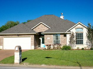 2910 Twisted Oak Dr, Brenham, TX 77833