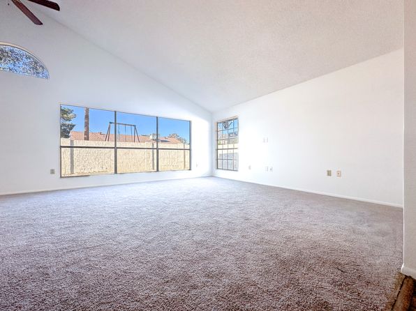 1114 W Estrella Dr