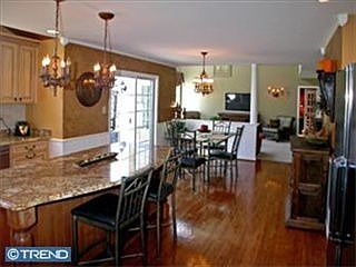 4th image of 100 Davis Dr