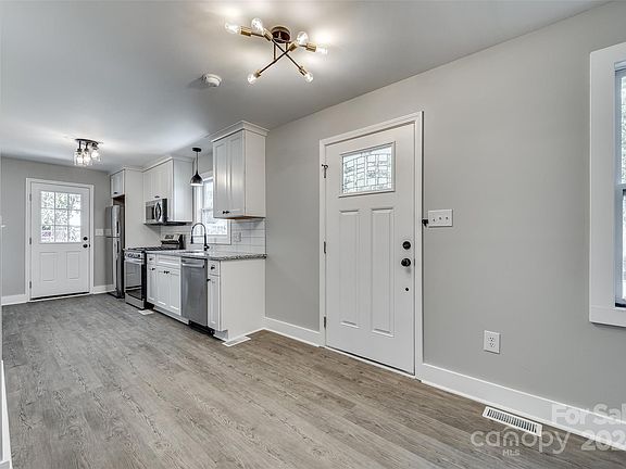 3rd image of 625 Noles Dr
