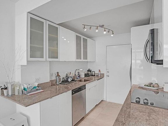 3rd image of 1250 West Avenue #14b