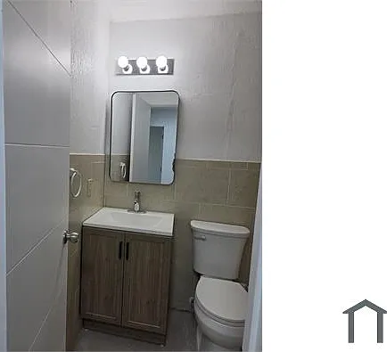2 bed, 8783 sqft, $2,500 — Photo 2