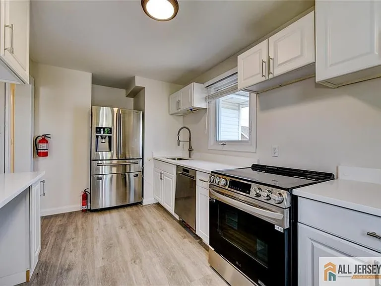 37 E Somerset St #2 — Photo 7