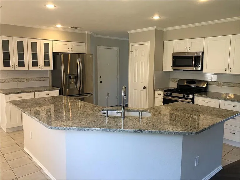 13200 Amasia Dr — Photo 4