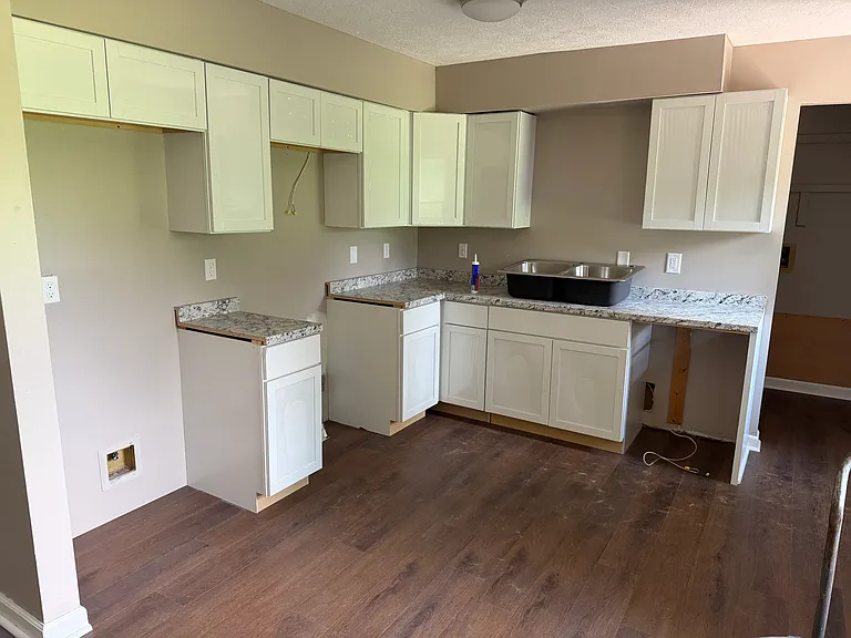 4979 Mercedes Dr — Photo 3