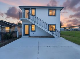 2731 NW 44th St, Miami, FL