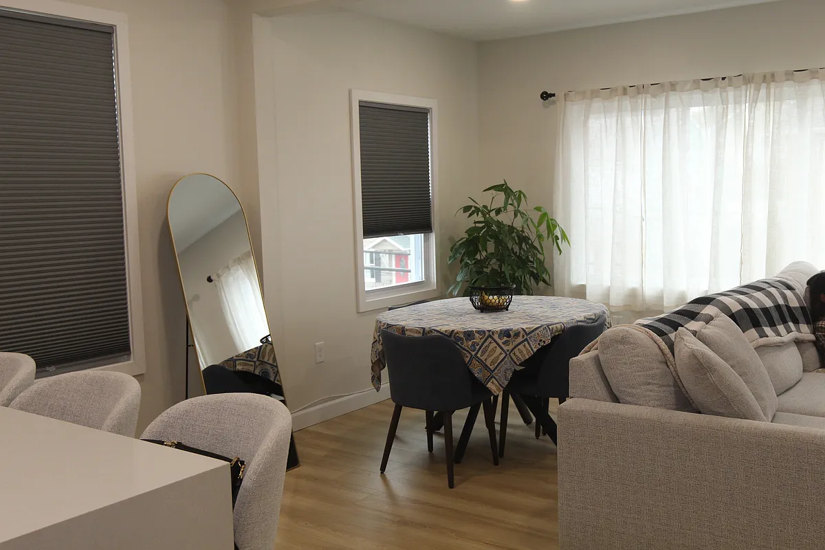 Building Photo - 540 Elm St #2