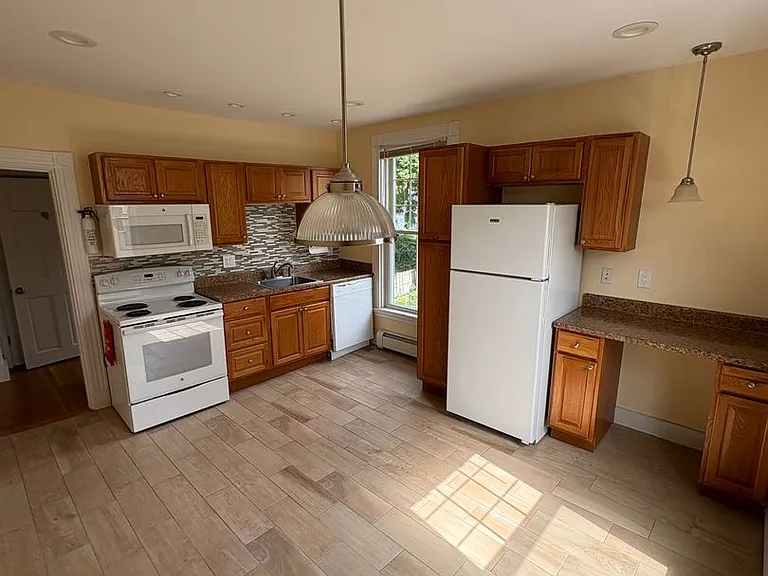 63 Oak St #2B — Photo 3